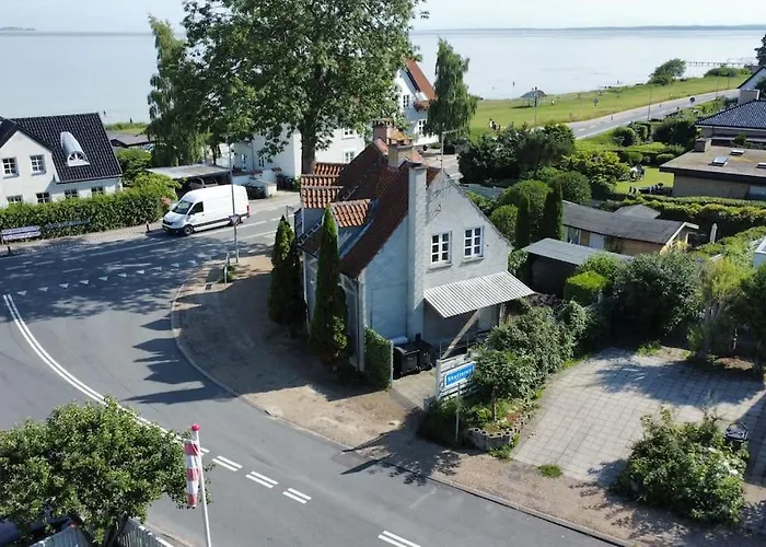 Smuk Med Sundkig Lige Ved Stranden * Snekkersten